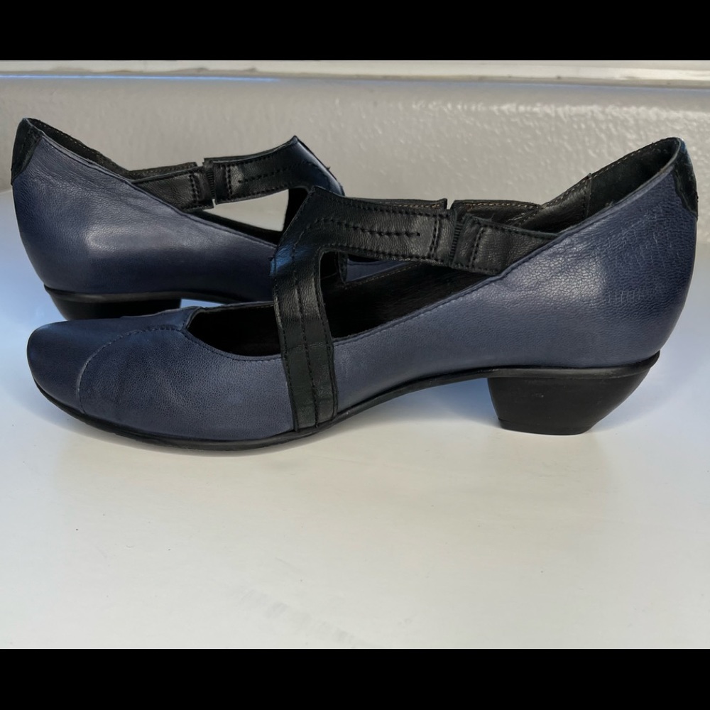 Fidji Women’s Leather Slip On Shoes Blue Black size 38
